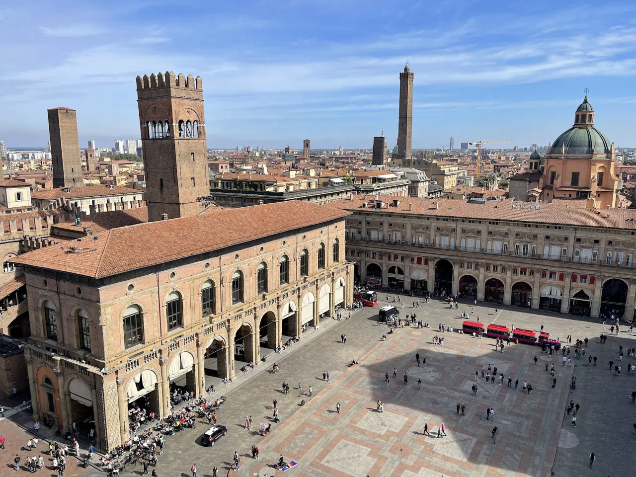 Bolognas Piazza Maggiore i oktober, time for time