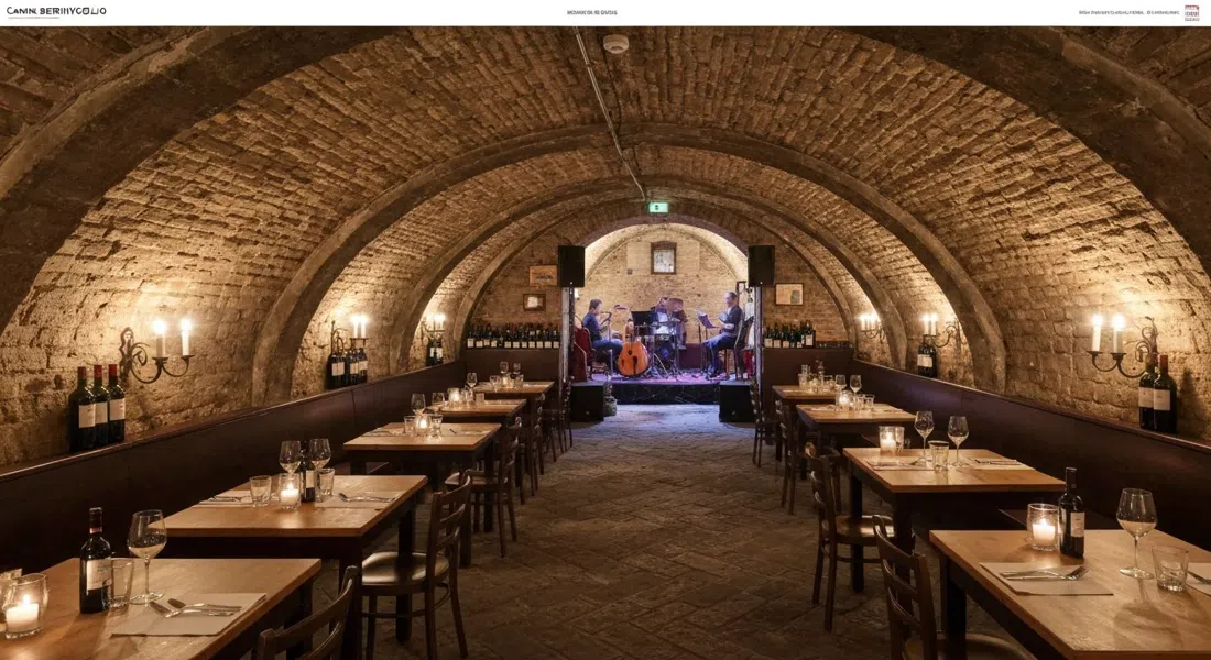 el interior de la bodega iluminada con velas de Cantina Bentivoglio en Via Mascarella, pequeño escenario de jazz, mesas y botellas de vino en una sala abovedada renacentista